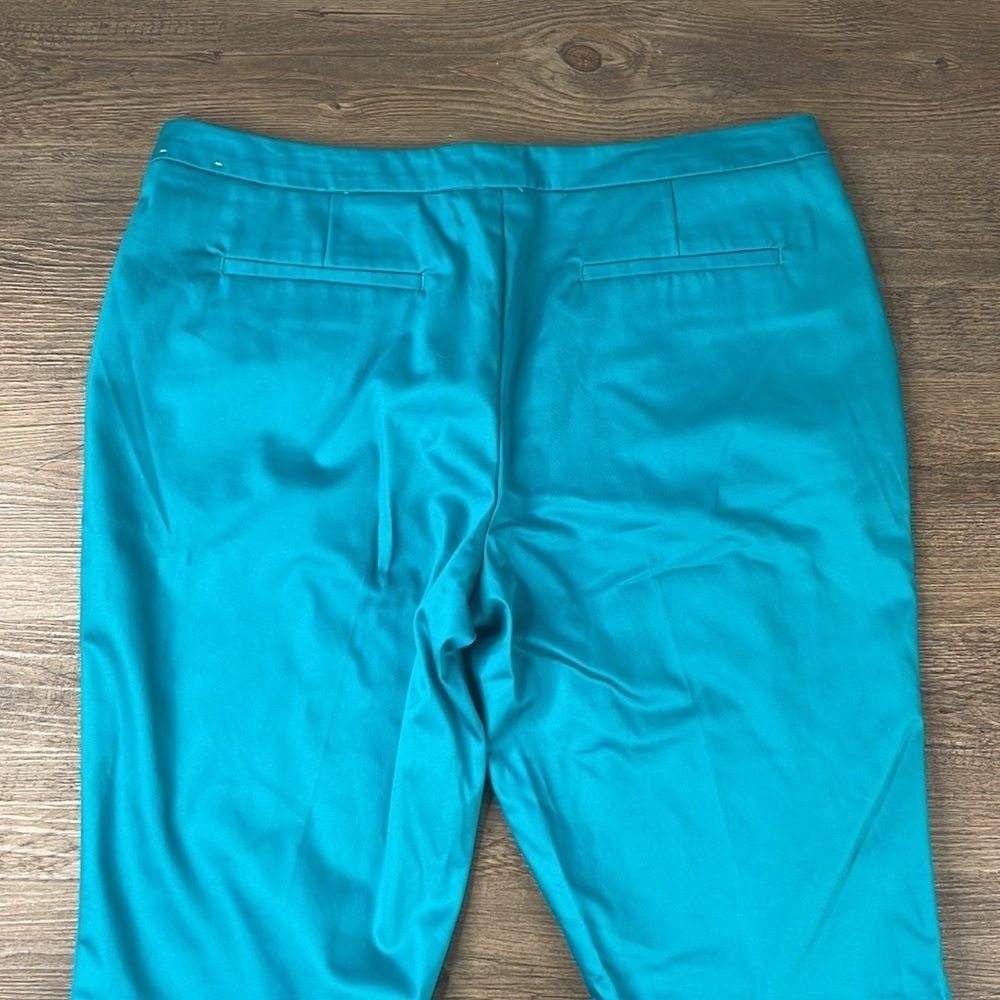 Worthington Women’s Turquoise Teal Modern Fit Crop Capri, size 10 - Picture 8 of 9
